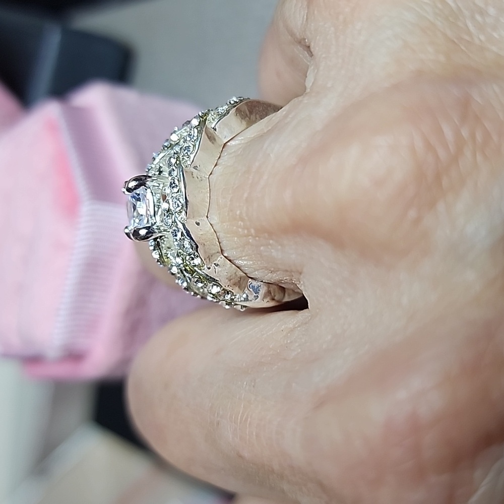 New Elegant 2pc Wedding Ring Set - Picture 8 of 11